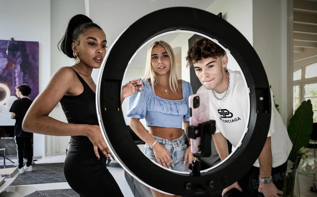 最新2023Google谷歌账号购买入口，可永久使用的谷歌账号（24小时自动发货）-EMSHOP发卡官网